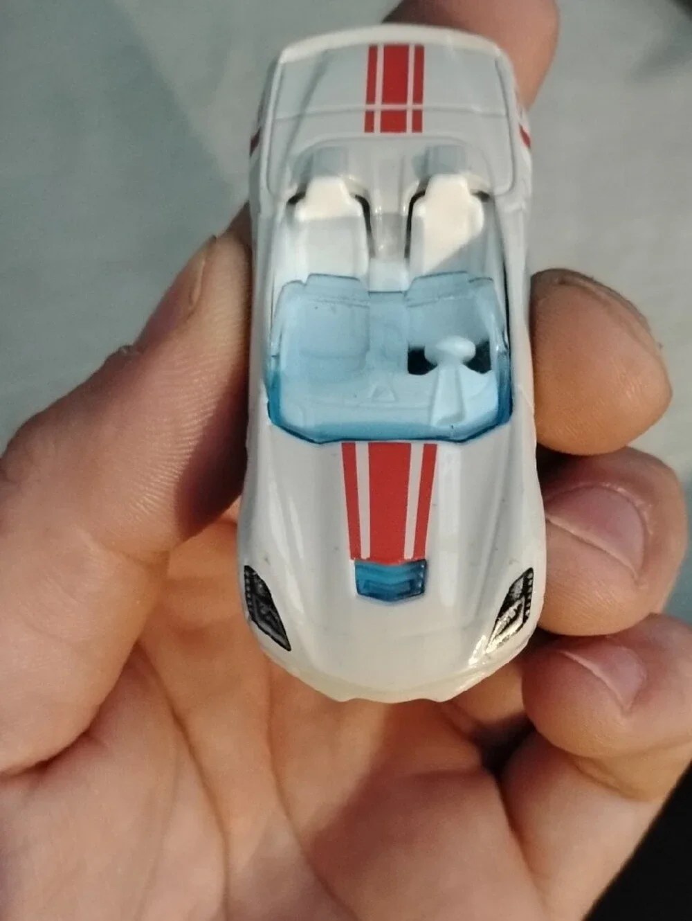 Hot Wheels 2014 Corvette Stingray With Blue Windshield